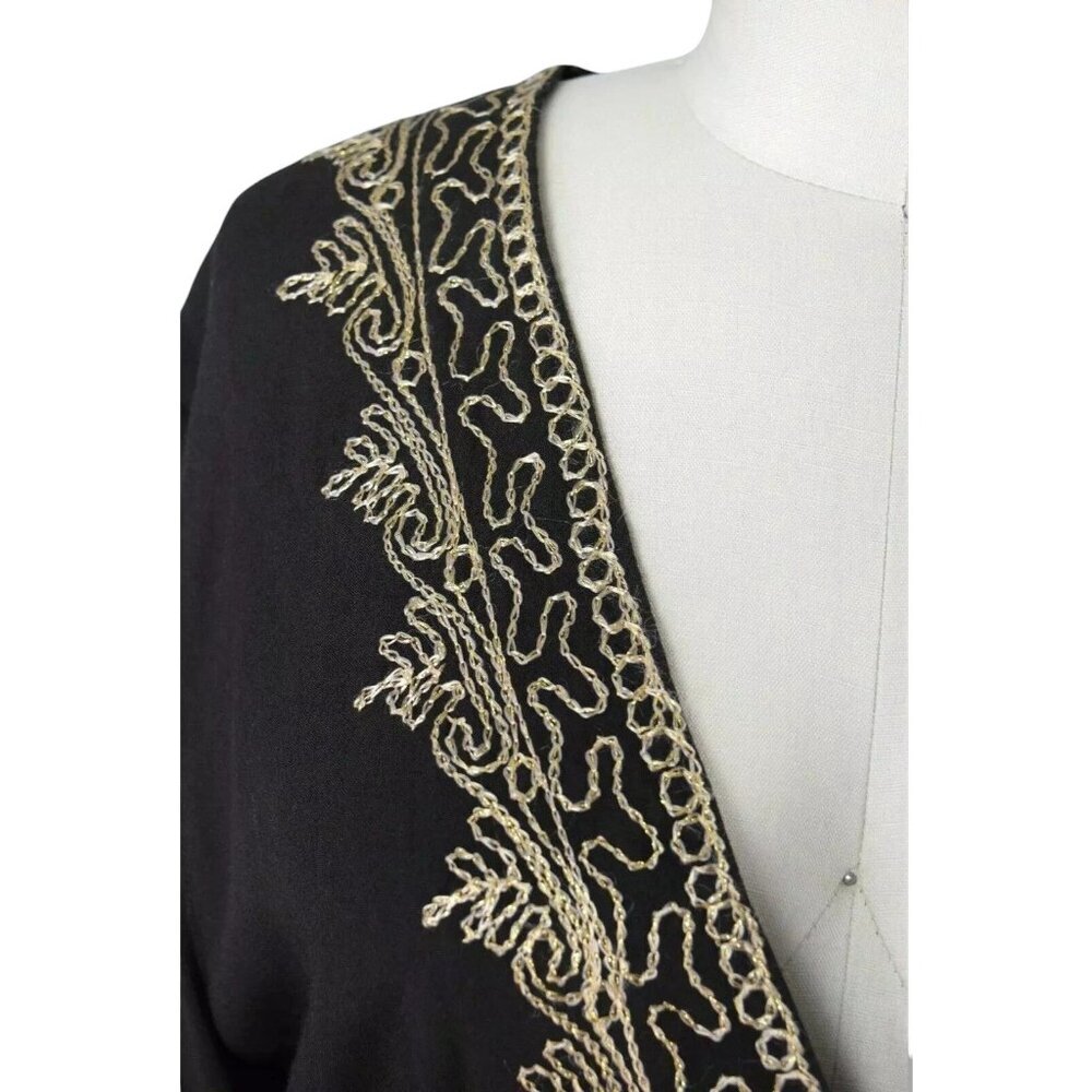 EMMA CAINE ROPE EMBROIDERY BLACK V-NECK SPLIT SLEEVE TOP - Picture 4 of 8